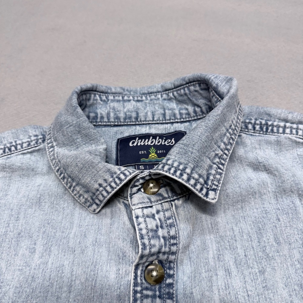 Chubbies The Denim Drift Dock Mens SS Button Down Shirt Small Light Wash Cotton - Picture 9 of 12